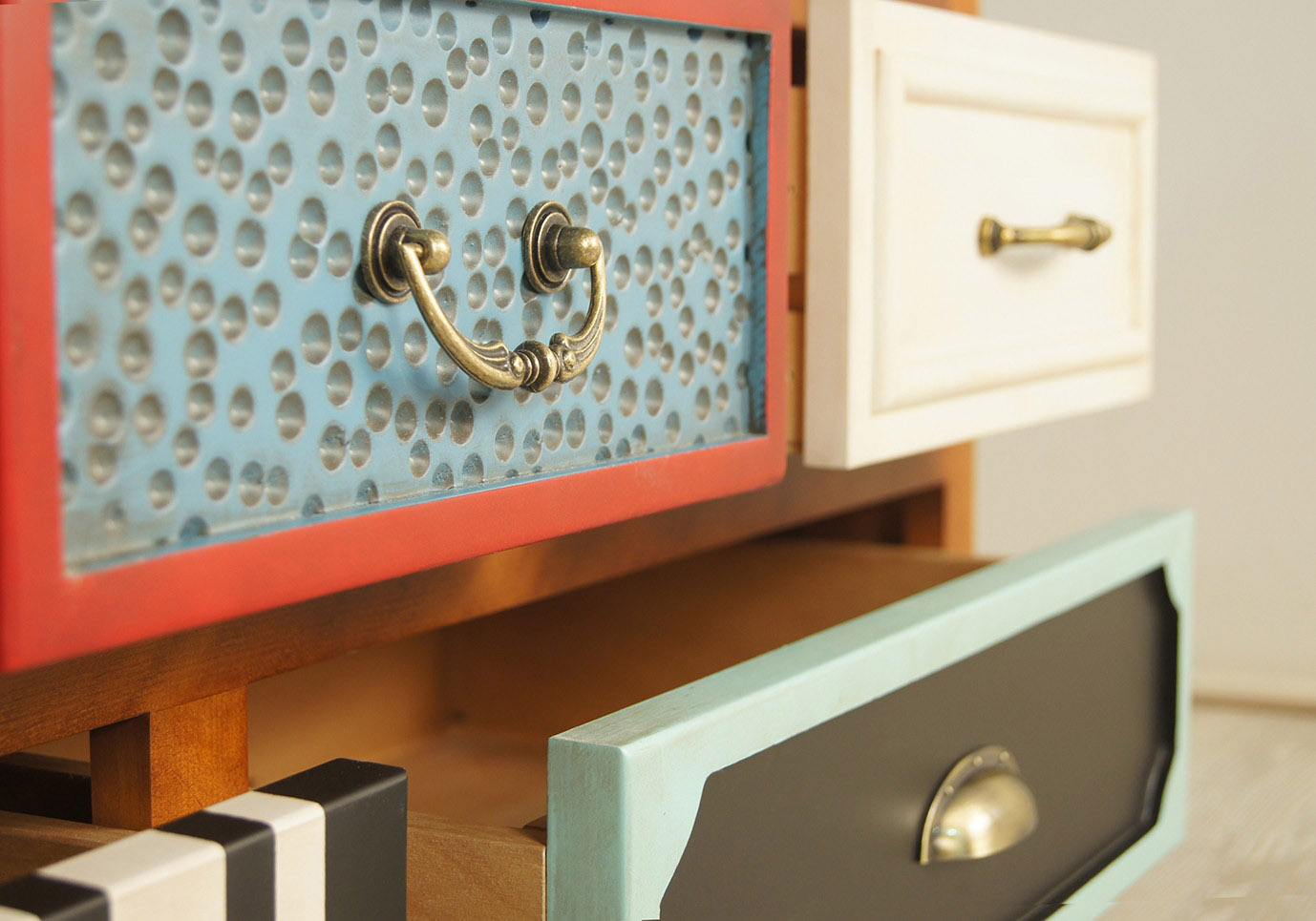 Комод с 5 ящиками из березы «Gouache Birch» горизонтальный арт M10526ETG/1