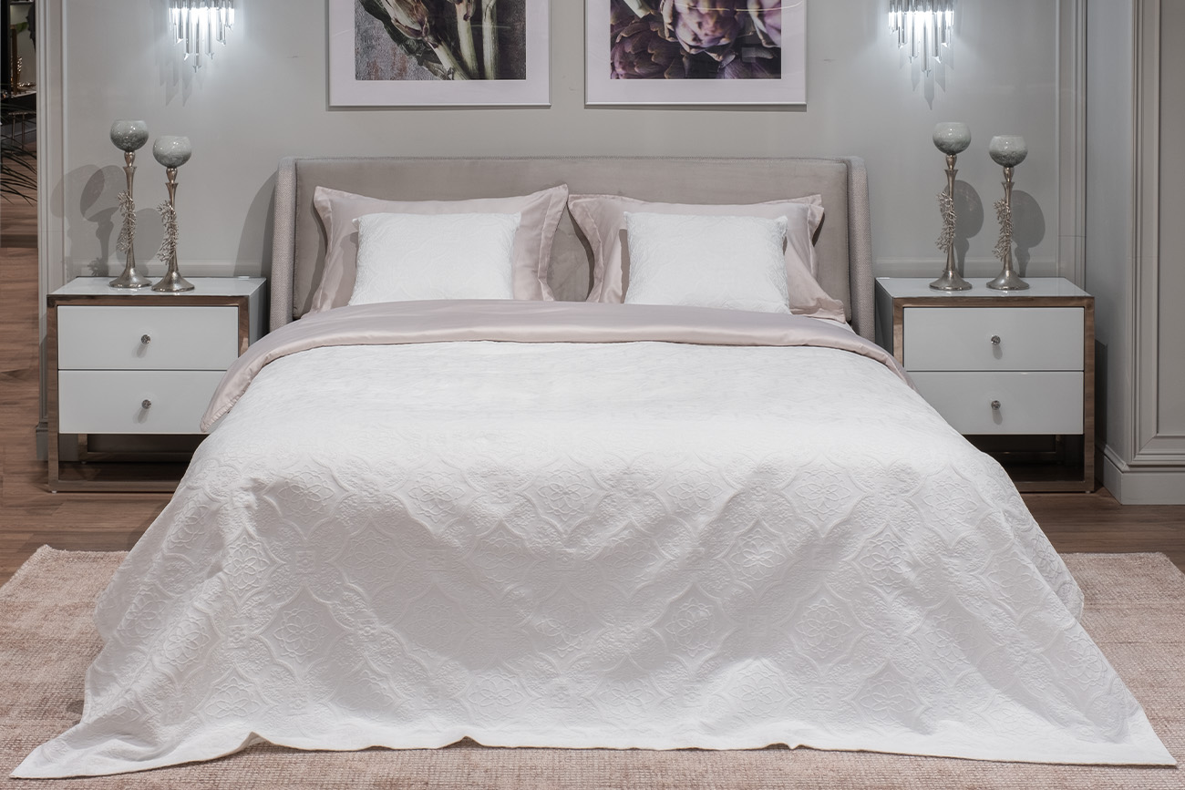 16AMR-NS240260-POKR BEL Покрывало Тиара белое