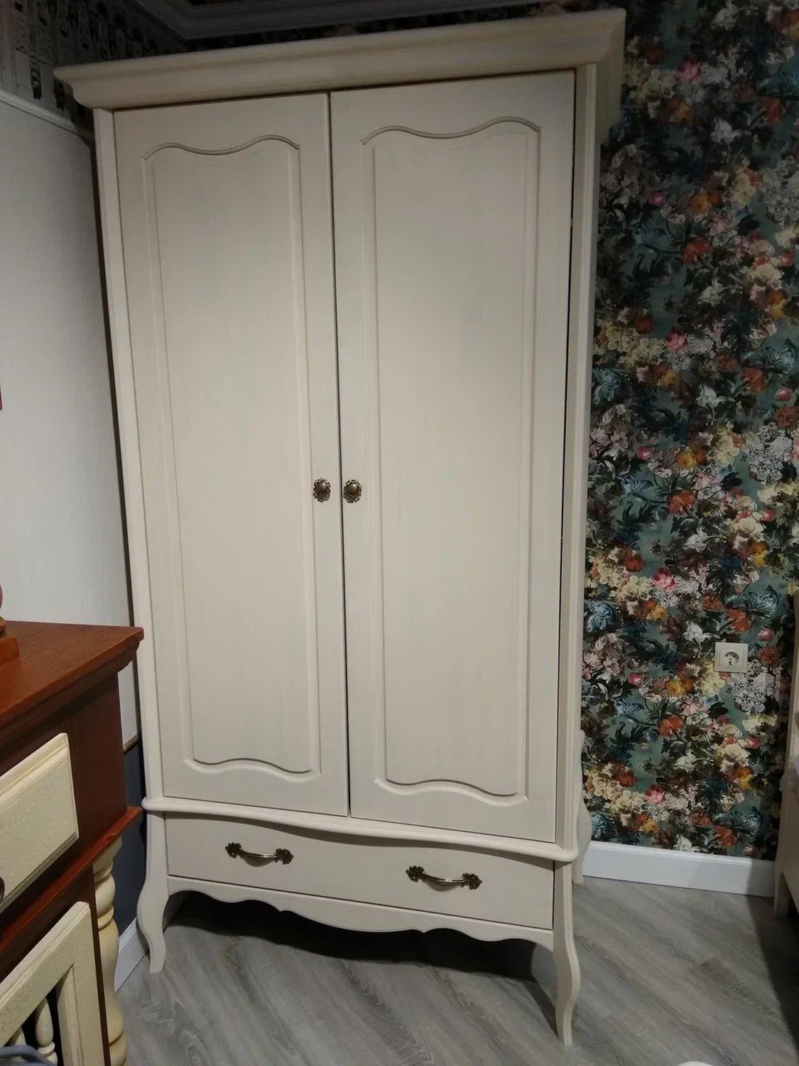 Шкаф с ящиком ЛеБо 2-дверный