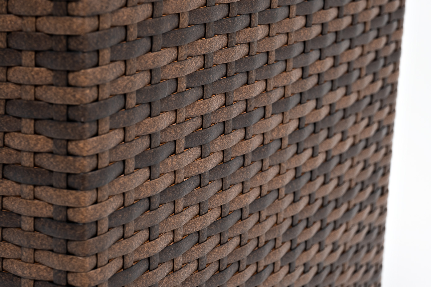 "Лунджи" кашпо для цветов большое плетеное из искусственного ротанга, цвет коричневый