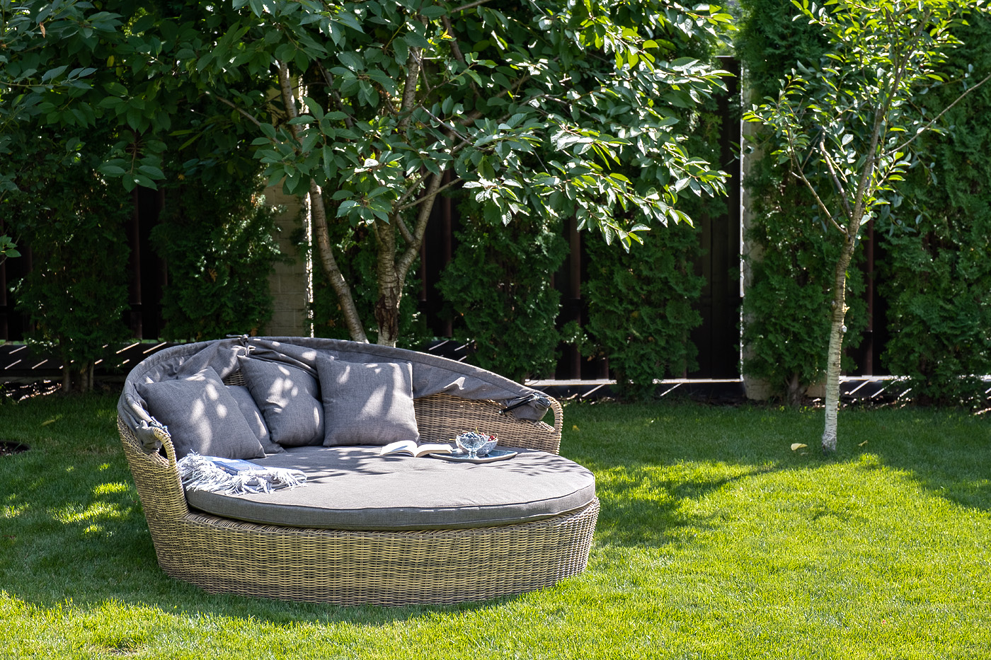 "Стильяно" плетеная кровать круглая, цвет соломенный