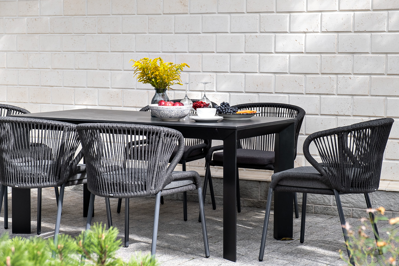 "Венецио" обеденная группа на 6 персон со стульями "Миленто", каркас темно-серый, роуп темно-серый